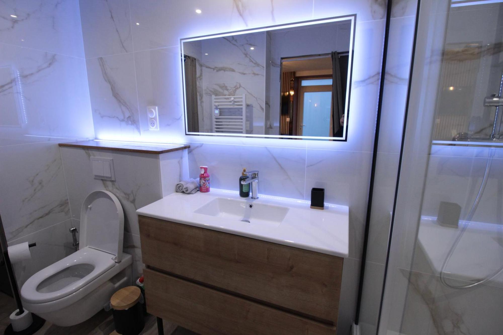 Luxury Studio, Rez De Chaussee, Parking Prive Video Surveillance, Canape Haute Qualite Convertible Couchage 2 Personnes, Centre Ville Proche, Restaurant, Boulangerie 2 Minutes A Pied, Terrasse - 800Metre Carre De Terrain - Gere Par Presta-Zen'Service Верден-сюр-Мез Екстер'єр фото