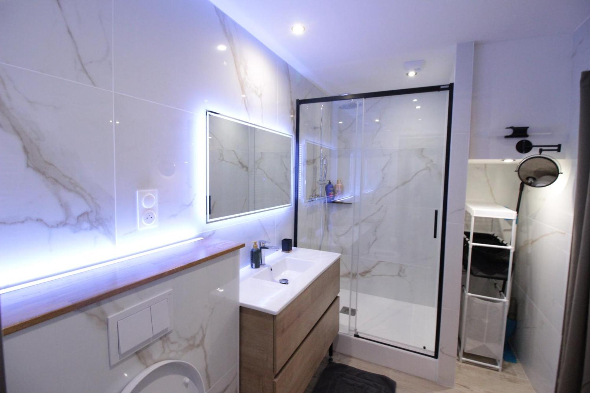 Luxury Studio, Rez De Chaussee, Parking Prive Video Surveillance, Canape Haute Qualite Convertible Couchage 2 Personnes, Centre Ville Proche, Restaurant, Boulangerie 2 Minutes A Pied, Terrasse - 800Metre Carre De Terrain - Gere Par Presta-Zen'Service Верден-сюр-Мез Екстер'єр фото