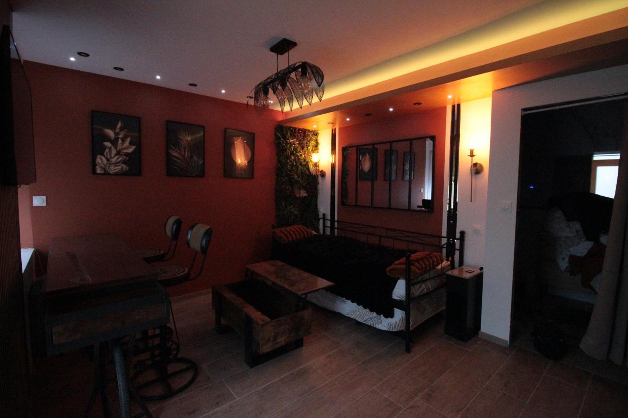 Luxury Studio, Rez De Chaussee, Parking Prive Video Surveillance, Canape Haute Qualite Convertible Couchage 2 Personnes, Centre Ville Proche, Restaurant, Boulangerie 2 Minutes A Pied, Terrasse - 800Metre Carre De Terrain - Gere Par Presta-Zen'Service Верден-сюр-Мез Екстер'єр фото
