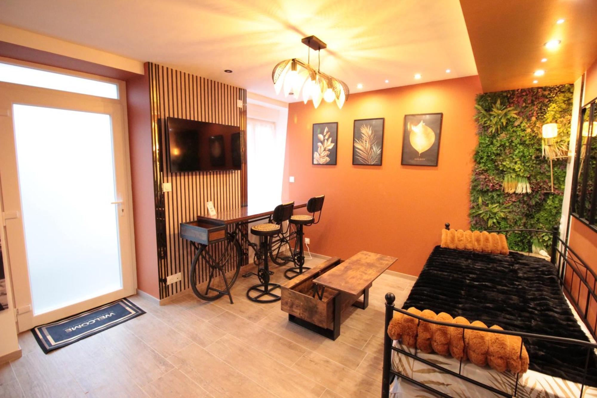 Luxury Studio, Rez De Chaussee, Parking Prive Video Surveillance, Canape Haute Qualite Convertible Couchage 2 Personnes, Centre Ville Proche, Restaurant, Boulangerie 2 Minutes A Pied, Terrasse - 800Metre Carre De Terrain - Gere Par Presta-Zen'Service Верден-сюр-Мез Екстер'єр фото