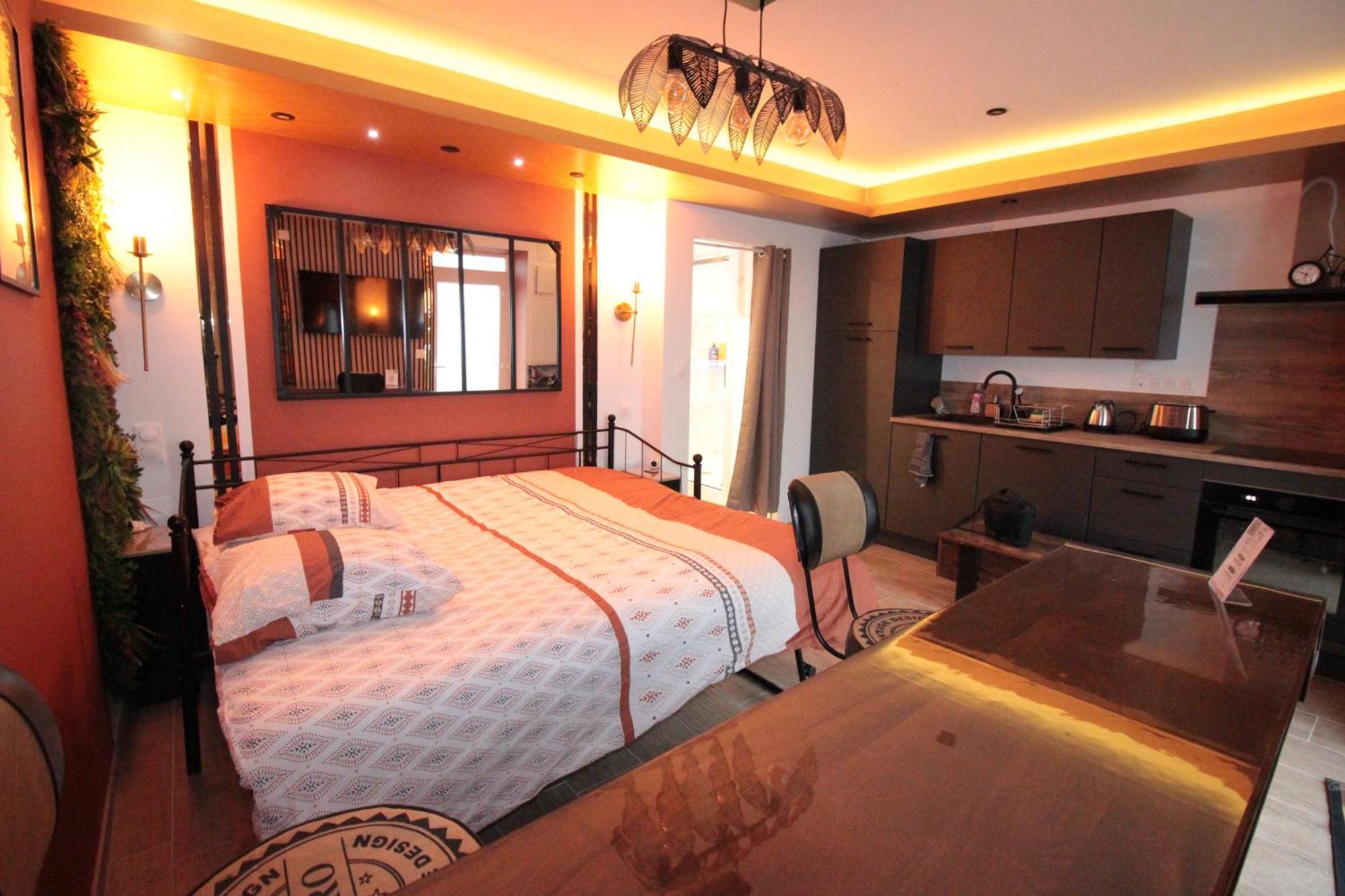 Luxury Studio, Rez De Chaussee, Parking Prive Video Surveillance, Canape Haute Qualite Convertible Couchage 2 Personnes, Centre Ville Proche, Restaurant, Boulangerie 2 Minutes A Pied, Terrasse - 800Metre Carre De Terrain - Gere Par Presta-Zen'Service Верден-сюр-Мез Екстер'єр фото